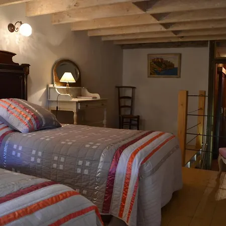 Bed & Breakfast La Voureyline 3*